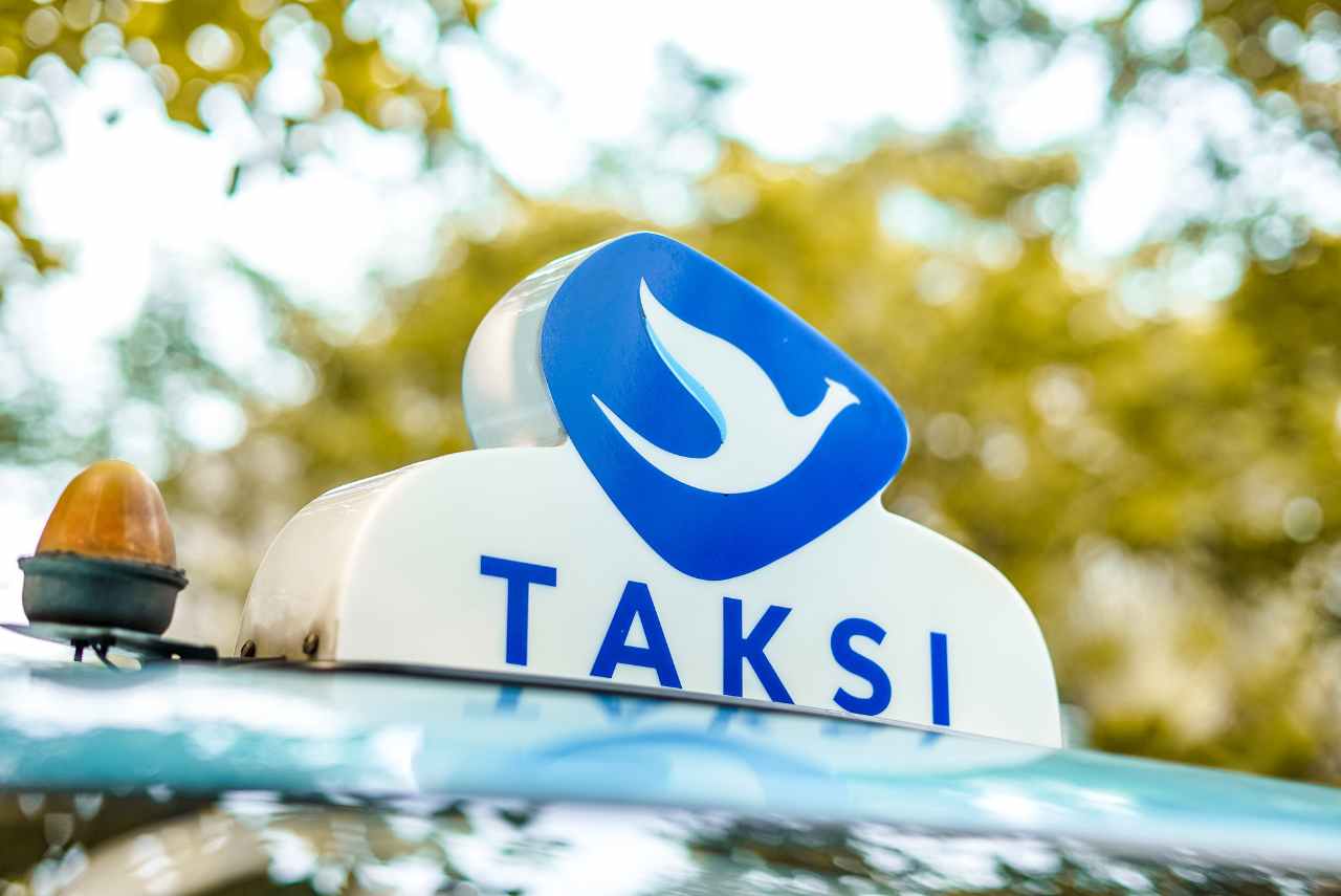 Cara Mudah Memesan Taksi Bluebird