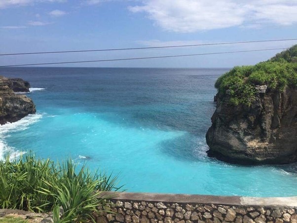 Melintasi Pantai dengan The Abyss Zipline